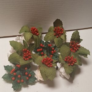 Vana Festive Green Red Holiday Napkin Holders Decor GUC